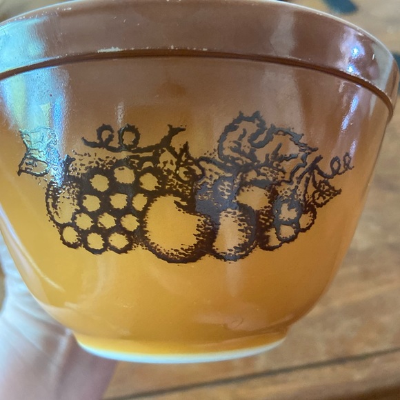 Vintage Pyrex Small Mixing Bowl - Picture 5 of 5